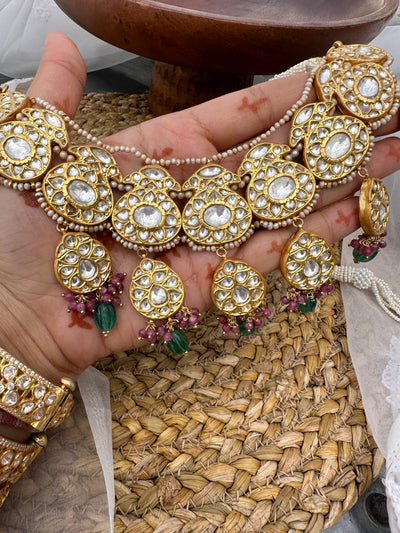 Mehreen Necklace with earrings