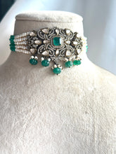 Load image into Gallery viewer, Pasho Choker in green gemstones
